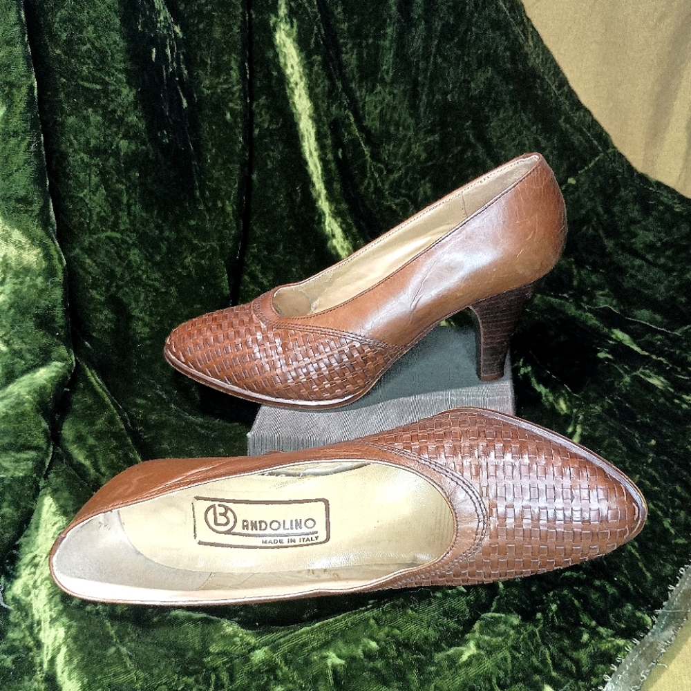 Vintage 1980’s Bandolino Tan Heels with Woven Detailing